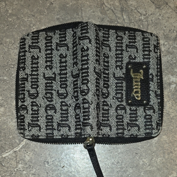 (J8) Juicy Couture Monogram Black and Gray Wallet - Picture 6 of 7